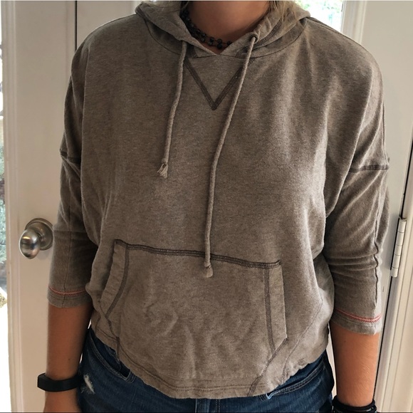 Embroidered crop hoodie - Picture 2 of 5